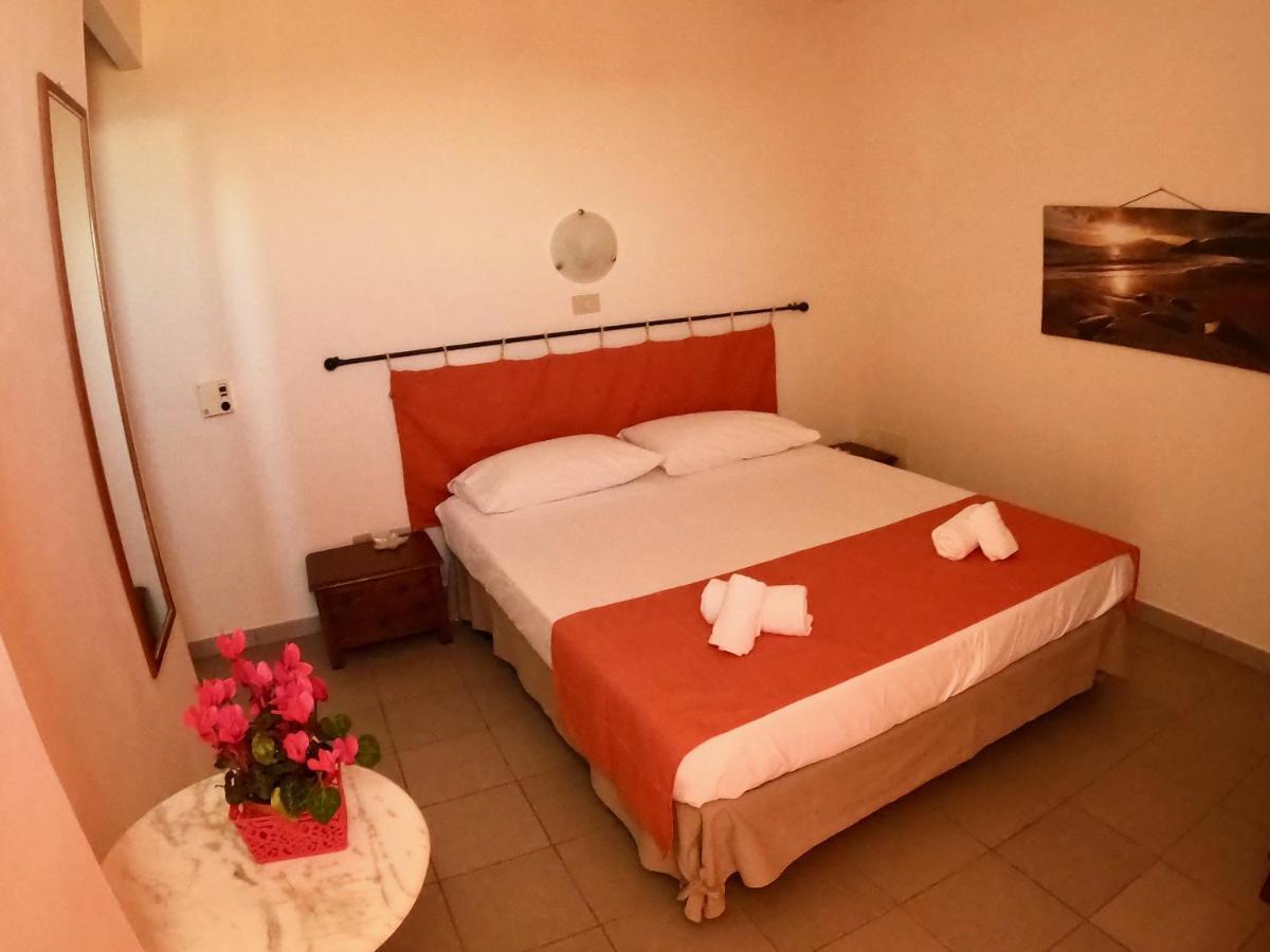 La Bussola Hotel Porto Palo Luaran gambar