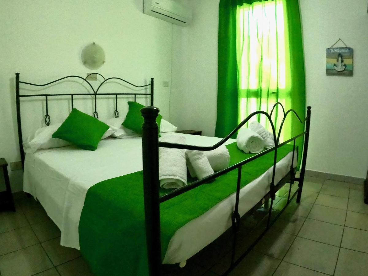 La Bussola Hotel Porto Palo Luaran gambar
