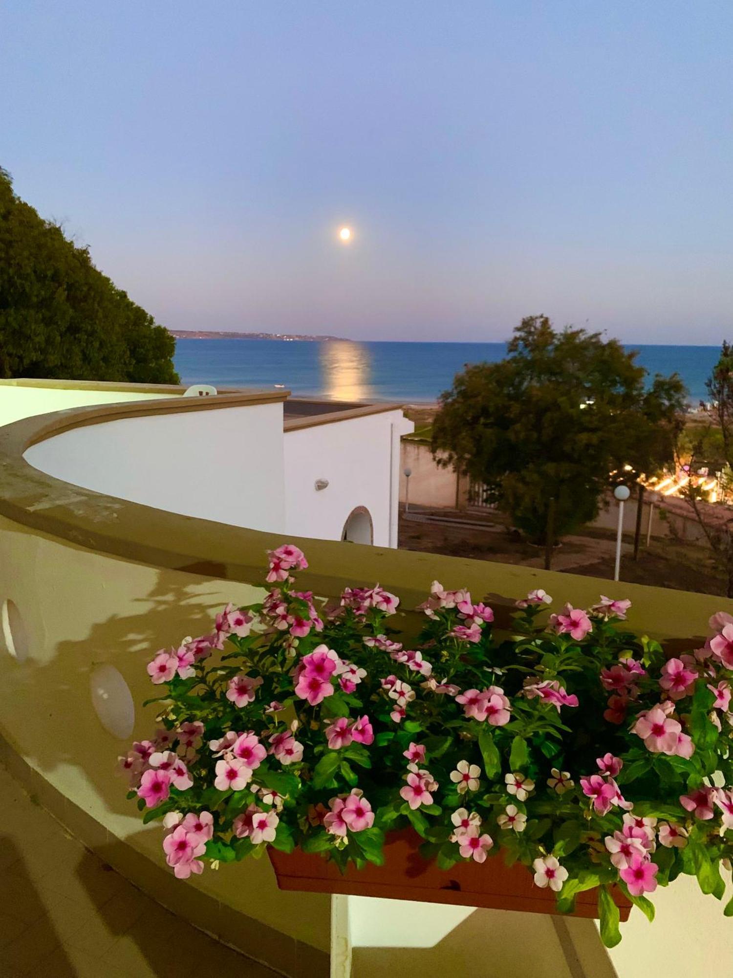 La Bussola Hotel Porto Palo Luaran gambar